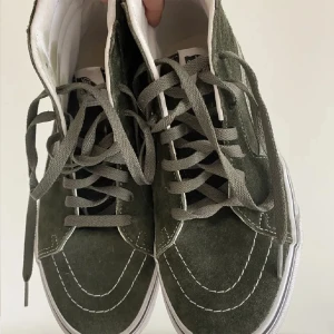 Gröna fräscha Vans till hösten - Säljer mina älsklingsskor då jag har för många!! Så fräscha och snygga till hösten, både med jeans och kjolar! Storlek 40 och true 2 size