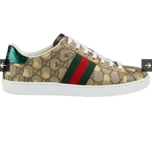 Gucci skor dam - Hej! Jag säljer nu mina fina gucci skor som köptes i london för ca 3 år sedan, jag haf använt dem 3-4 gånger så dem är iprincip oanvända. Nypris 8850kr mitt pris 7500kr 💞 