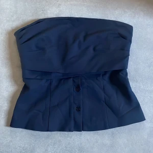 Zara bandeau top - Jättesnygg topp från zara, som tyvärr inte passar mig:(( Säljer för 300❤️