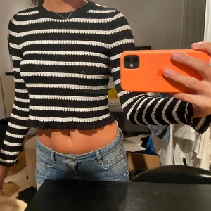 Stickad tröja  - Använd fåtal gånger, storlek S men passar även Xs