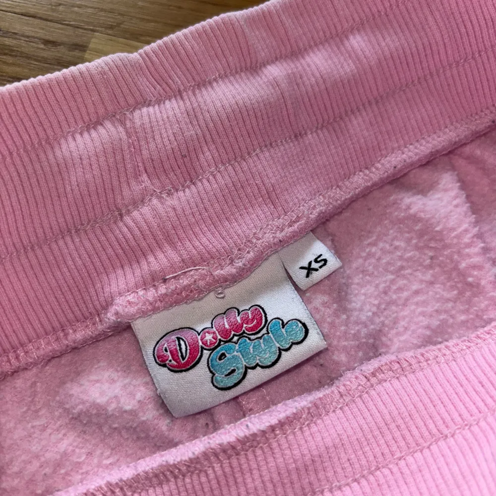 Dolly Style rosa Använda få gånger  Nypris 299kr. Jeans & Byxor.