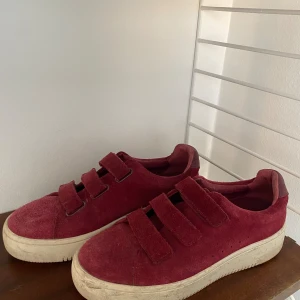 Sandro Paris sneakers  - Supersnygga sneakers från Sandro Paris i fint skick. 