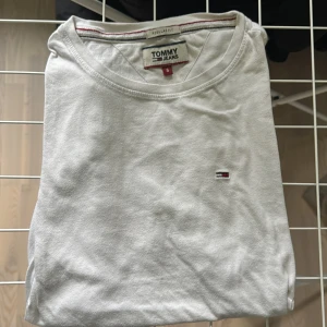 Tommy hilfiger T-shirt - Något nopprig 