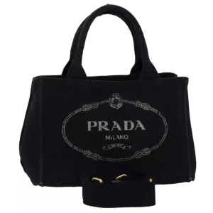 Prada Canapa väska - Denna väska är designad för att hjälpa dig varje dag. Väskan är praktisk att bära och moderiktig design.
