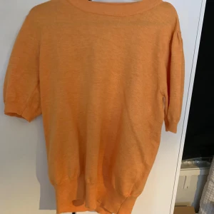 Trekants armad tröja  - Orange trekants armad tröja skriv för frågor 💕