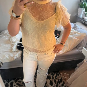 Spetsblus - Säljer denna ursnygga spelstopp från Free people! Använd mycket men extremt bra skick, st S☺️