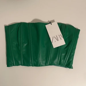 Zara topp - Säljer denna topp då den inte passar mig🩷Aldrig använd. Söt till festivaler eller utekvällar