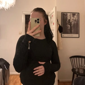 Svart träningströja  - Finns tumhål