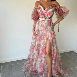 Festklänning  - Lång festklänning Storlek 40 men passar 38 Använd endast en kväll 