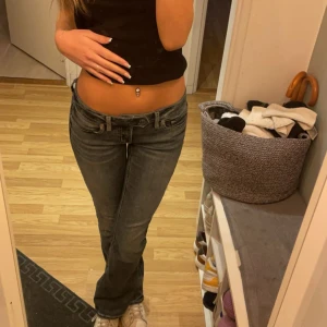 Lowwaist jeans - Sälje dessa skit snygga jeans som jag köpte i new york för ett år sen. Knappt använda. Nypris: 1000 kr. Svåra att få tag på då de inte finns i Sverige 😍❤️De är köpte i ett stort shopping centrum och har märker silver jeans CO.