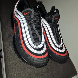 Nike Air Max 97 - Helt oanvända då jag köpte fel storlek. Storlek 41. Nyrena och fräscha!