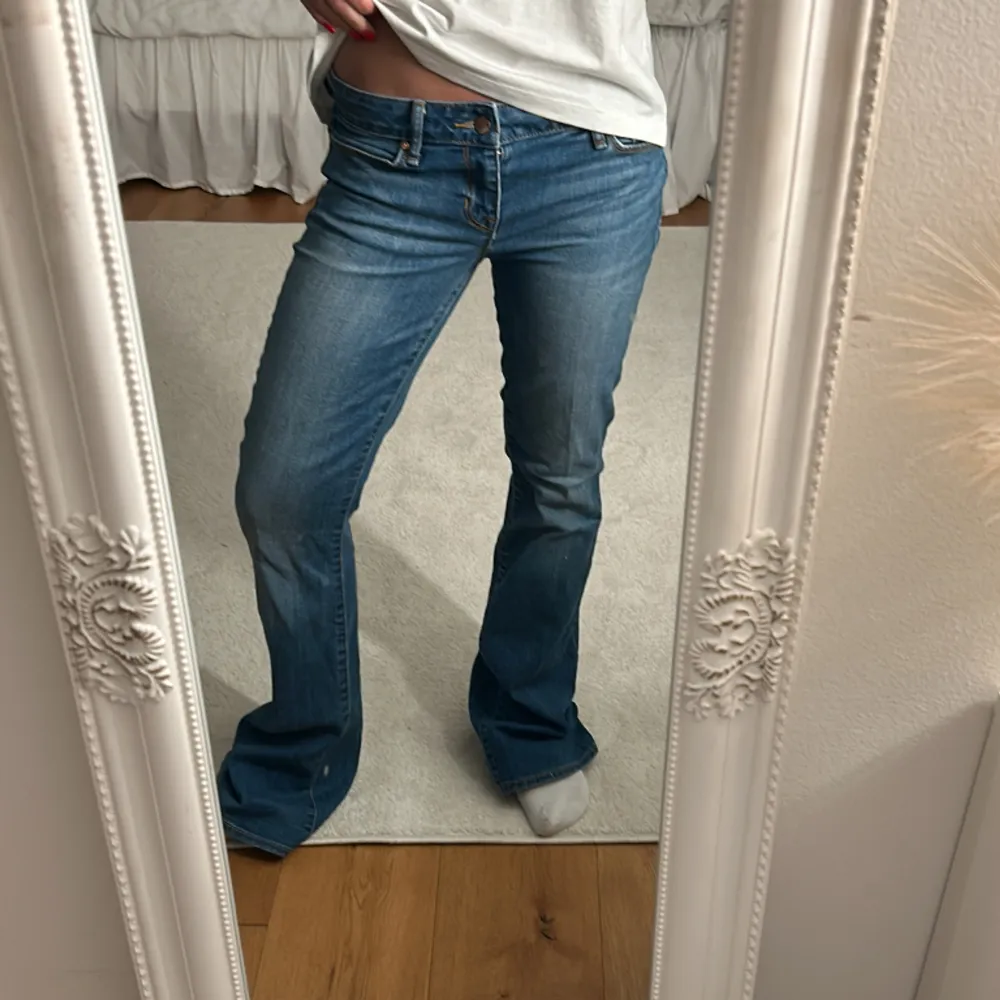 Så sjukt snygga lågmidjade jeans som tyvärr är lite för stora för mig!!💕💕. Jeans & Byxor.