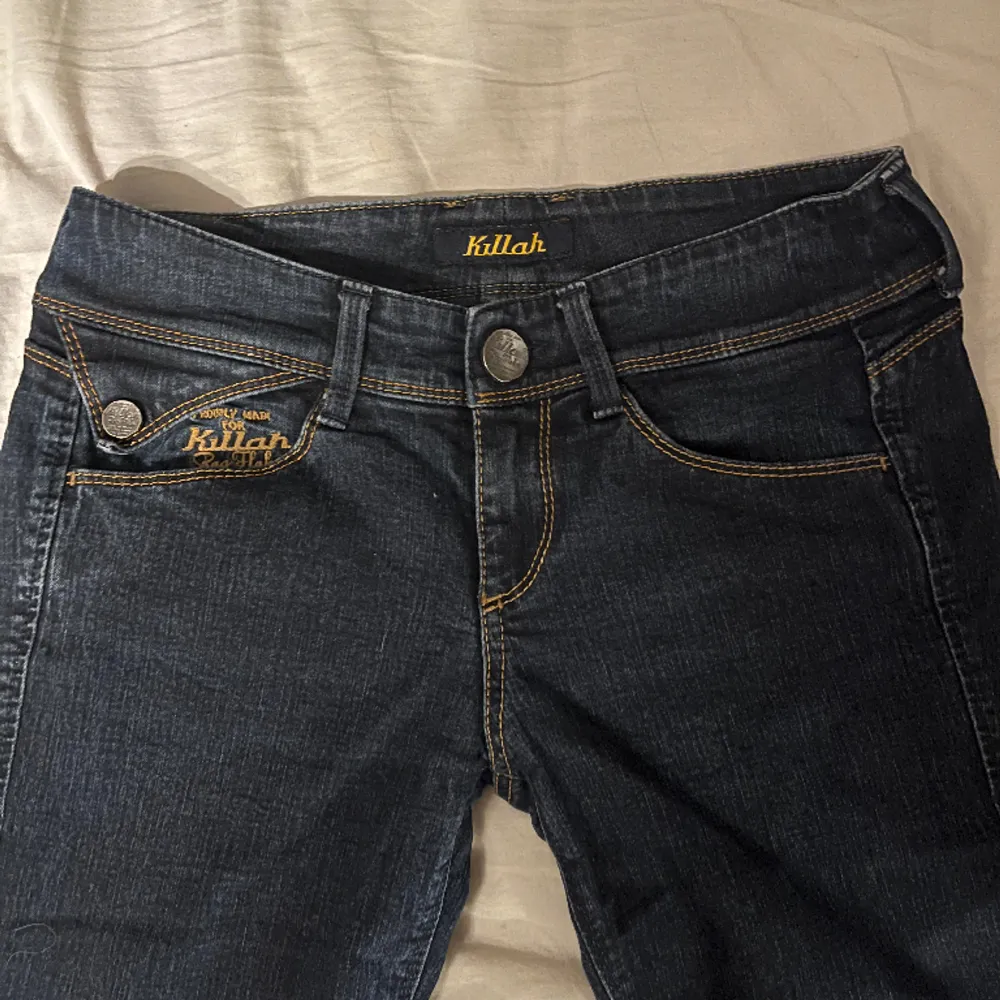 Säljer dessa fina lågmidjade Killah jeans som är helt nya. Storlek XS. Pris kan diskuteras vid snabb affär!. Jeans & Byxor.