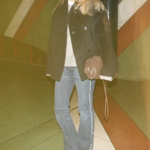 Jeans utan bakfickor  - Jättecoola jeans utan bakfickor och med slits!¡ Från StudioODD