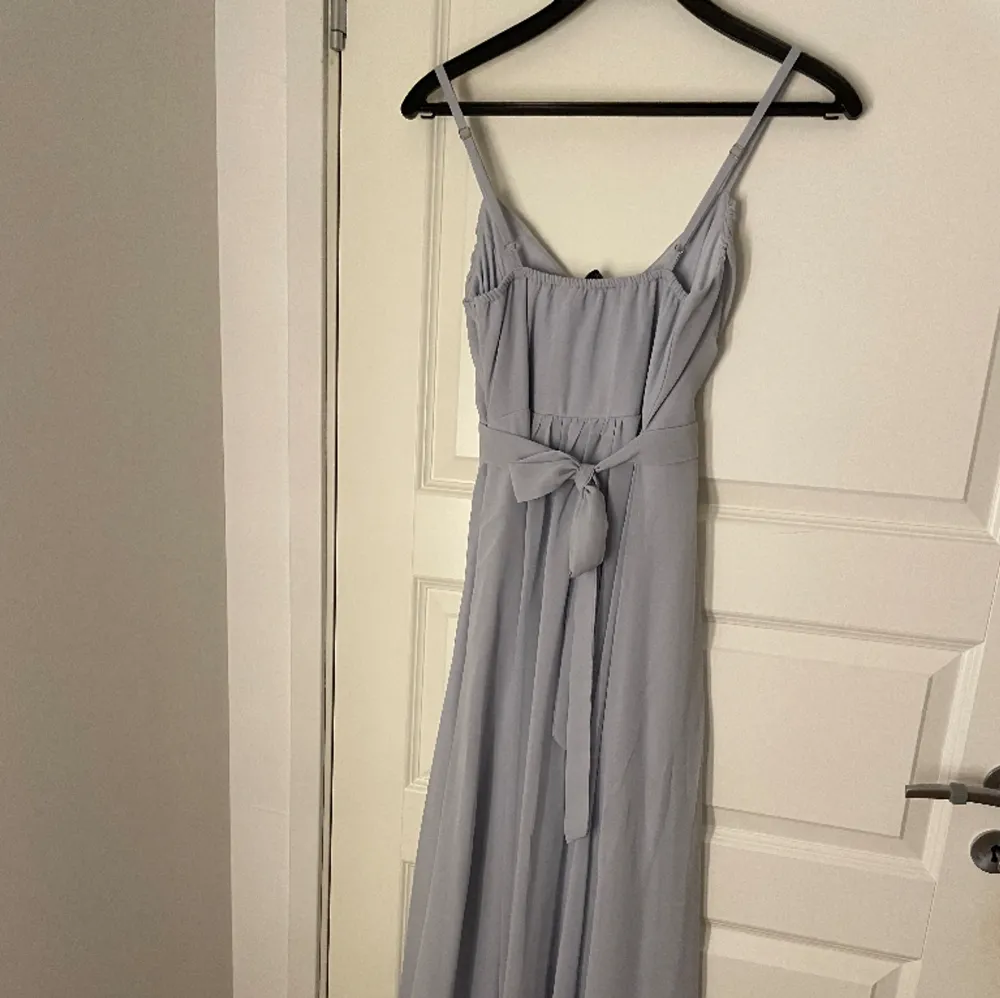 Säljer nu denna ljusblå balklänning som jag aldrig fick användning för, då jag valde en annan. Den är från bubbleroom i storlek 34. Hör av dig vid frågor🥰. Klänningar.