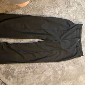 Svarta kostymbyxor  - Snygga svarta kostymbyxor som passar till båda casual och fancy!