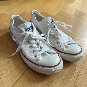 Converse - Vita låga Converse i bra skick.