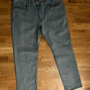 Blåa jeans  - 36/32 har inte haft på mig dom förutom en gång