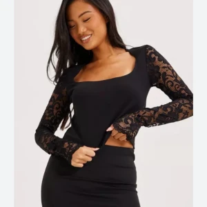 Lace top - HELT NY/ OANVÄND!  Alla lappar sitter kvar☺️