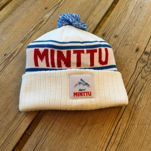 Minttu mössa  - Minttu mössa i perfekt skick. Skriv för flera bilder eller vid funderingar.