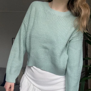 Stickad tröja new look - Stickad tröja från new look! Superbra skick, den är knappt använd! Storlek s men skulle säga att den passar xs också!