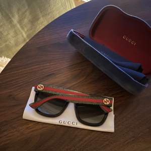 Säljer mina Gucci solglasögonen GG 0034SN 002 för 1199 kr, nypris är: 3029 kr.