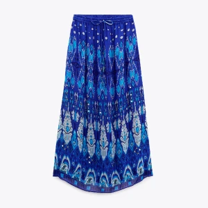 Lång kjol!!🩵💙💜 - Säljer min sjuuukt snygga kjol från zara! Storlek M men passar S! I super fint skick! Kan tänka mig att gå ner i pris vid snabb affär.  Nypris 699.