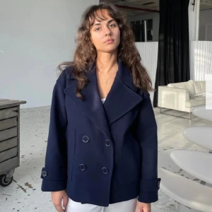 Jacka från Design by si - Använd ett par gånger, inga skador och pris går att diskutera. Jätte fin kappa 💗