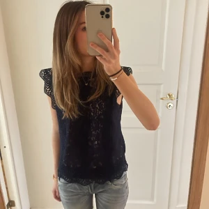 Spetsblus - Säljer min spetsblus, passar mig som är storlek S men kan även passa XS och M☺️