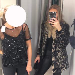 Fuskpäls i leopard från NA-KD x Linn Ahlborg i mycket bra skick