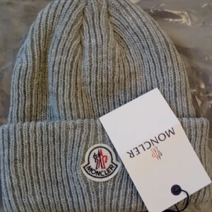 Moncler Mössa - Helt ny stilig Moncler mössa!