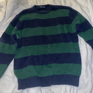 Brandy Melville kofta - Mörkgrön och Marineblå Brandy Melville kofta