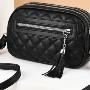 Väska  - Helt ny väska aldrig använd. Köparen betalar frakt. 