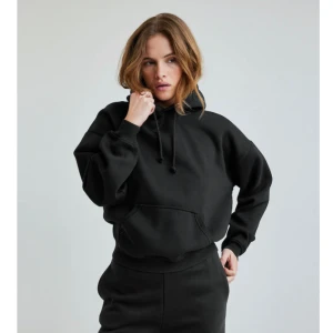 BikBok Hoodie - Säljer 2 Bik Bok hoodies, använt ett antal gånger men det syns inte på plagget. Köp 1 för 250kr, båda för 400kr (pris går att diskutera)🤍
