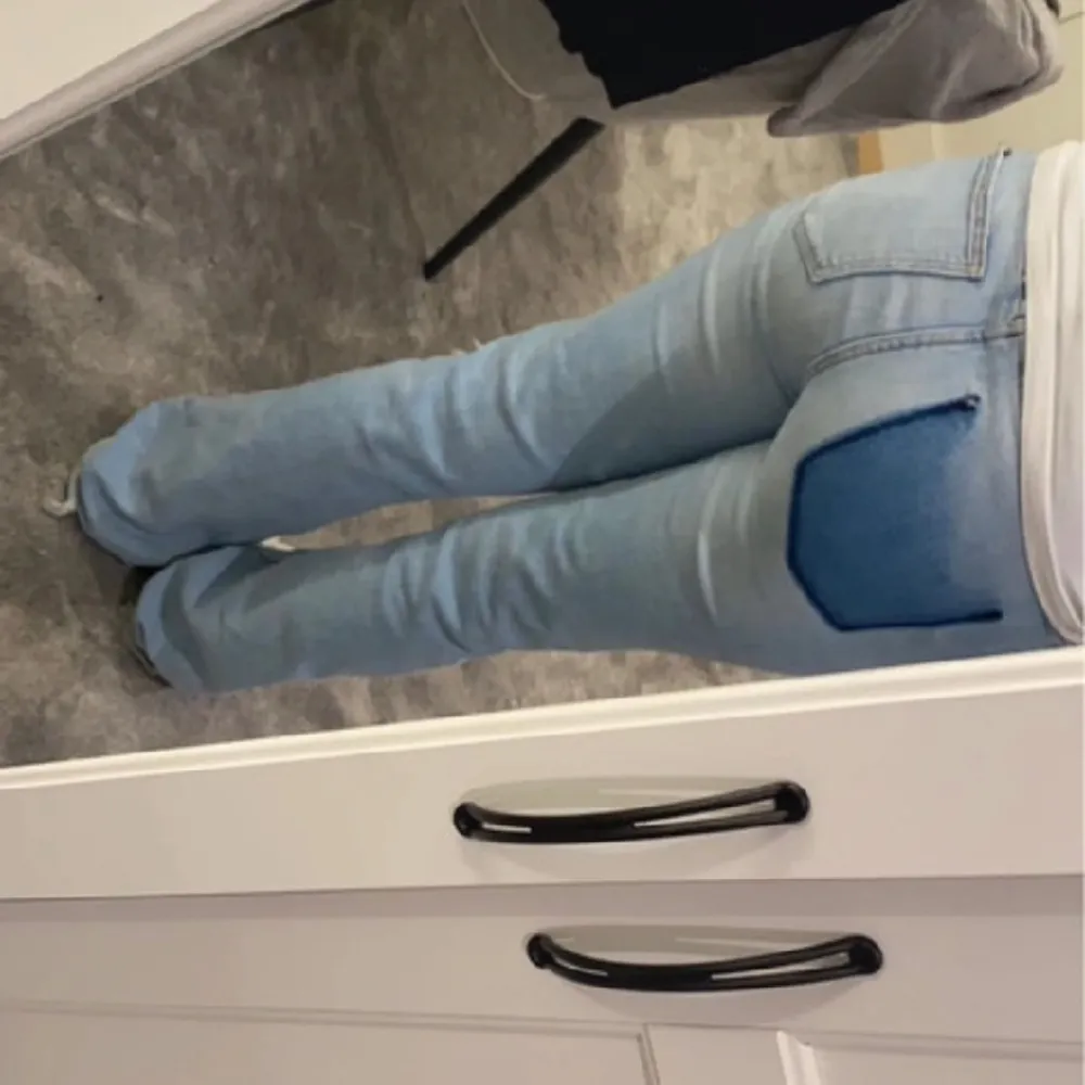 Gina jeans med hål i storlek 164. Jeans & Byxor.