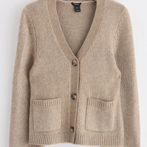 Gullig kofta med fickor  - Jättefin kofta ifrån Lindex med fickor. Kommer inte så mycket till användning längre tyvärr. Använd fåtal gånger så väldigt bra skick. Skriv privat om du vill ha mer bilder 💞 