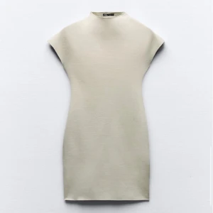 Klänning - Säljer denna klänning som är oanvänd från Zara☺️