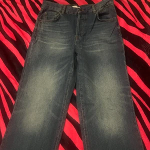 ZARA jeans  - Skriv för bättre bilder eller frågor 