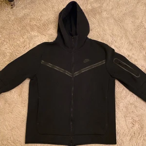 Nike Tech Fleece kofta -  Svart - Värd 1,200