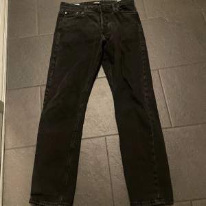 Fint par jeans ifrån jack & jones  Storlek W30/L34 Ny pris 500