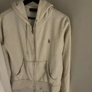 Ralph lauren hoodie  Storlek xs Nypris 2100kr