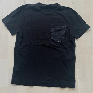 Dondup tshirt - Säljer denna as coola dondup tshirt i nyskick! Storlek: M! Köpt på United Fashion! Nypris: 2200kr