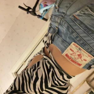 Y2k topp - Den är i bra skick och passar jätte bra med jeans.