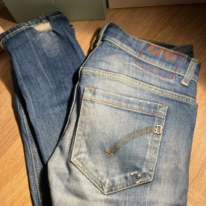Dondup jeans  - Dondup - George  Aldrig använda 10/10 skick  Storlek 30  Skriv vid frågor 