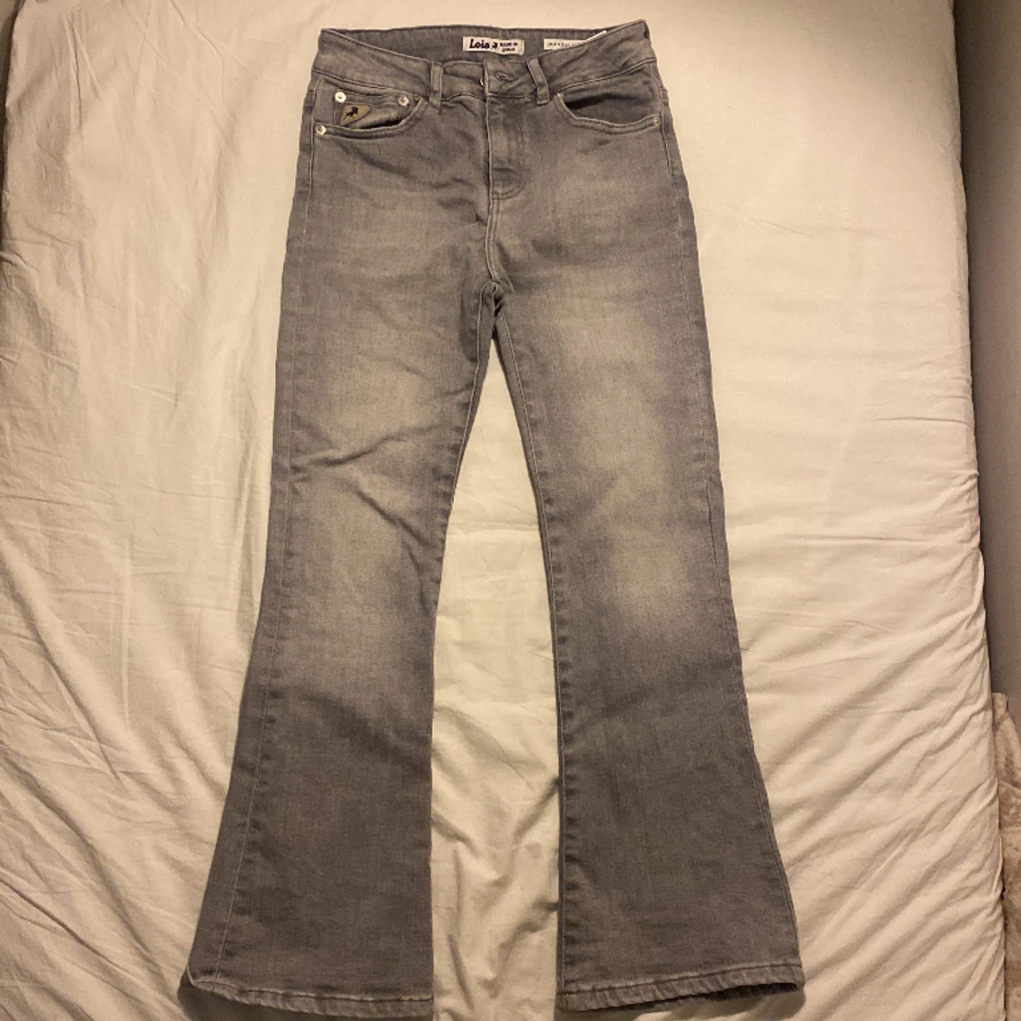 Gråa Lois jeans
