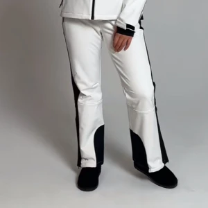 Skidbyxor  - Säljer dessa skidbyxor fast i SVARTA. Super snygga i tajt modell men tyvärr för korta för mig. Modellen heter Vansbro men finns tyvärr inte kvar på hemsidan. 