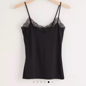 Linne -  linne med spets från Lindex. Storlek s, original pris 200kr. Nyskick💕