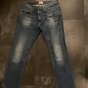 Helt oanvända jeans från GRANT! Storlek 36/32 men förmodligen felmärkta då de är små för den storleken…