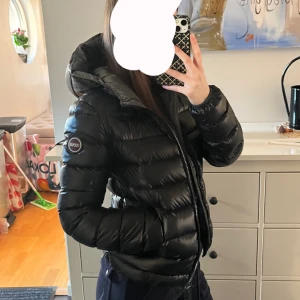 Colmar jacka - Köpt på miinto för 4000kr. Använd ca 5 gånger. Nyskick.