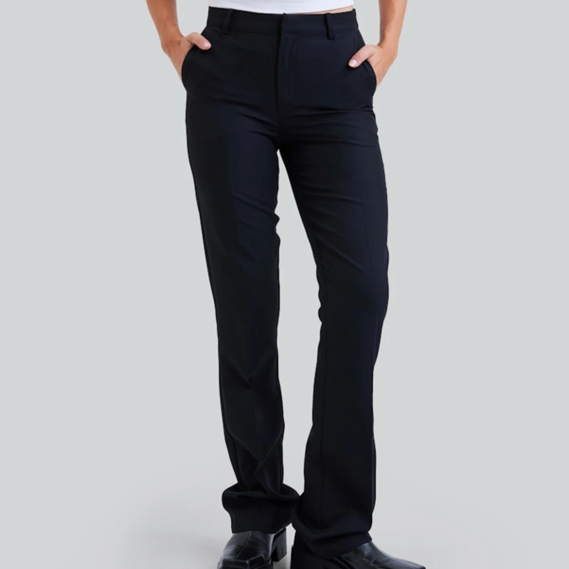 "Vilma" kostymbyxor Bikbok  